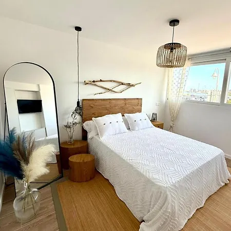 Modern Oasis By The Sea Apartment *
