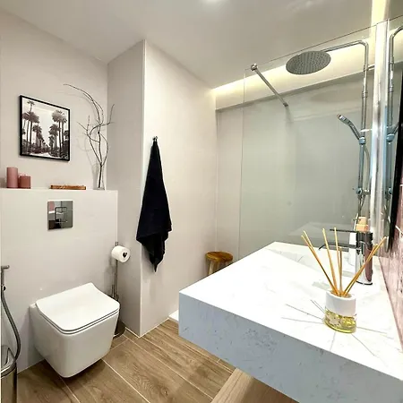 Modern Oasis By The Sea Apartment