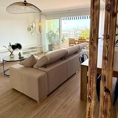 Apartment Modern Oasis By The Sea